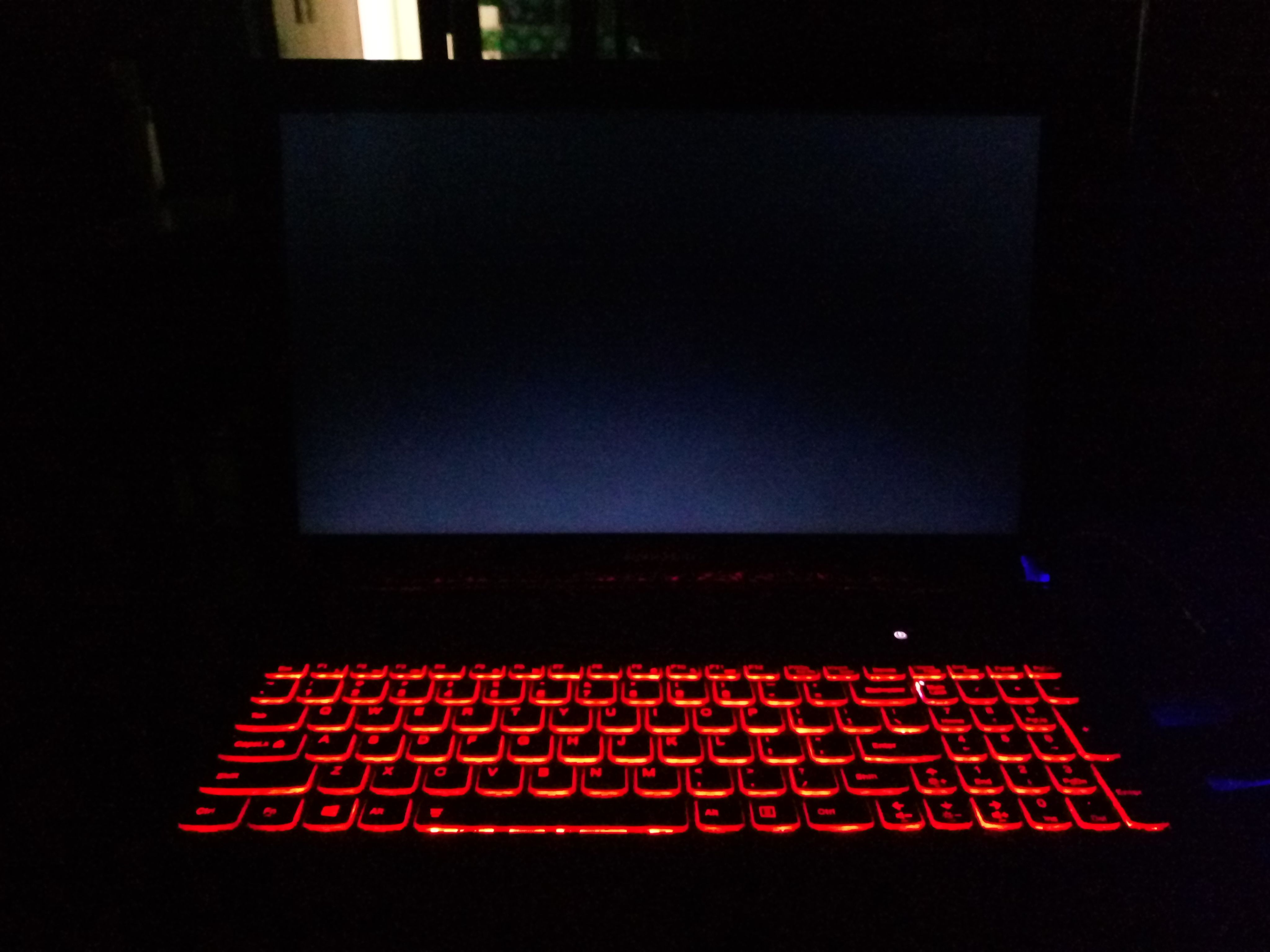 電腦屏幕自動變黑