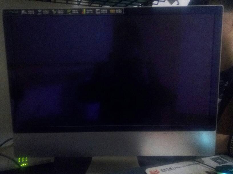 电脑玩着游戏突然黑屏了显示器灯开始闪烁但主机灯不亮 不玩游戏的时候也没有这种情况