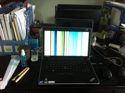 笔记本电脑这种花屏如何解决？？