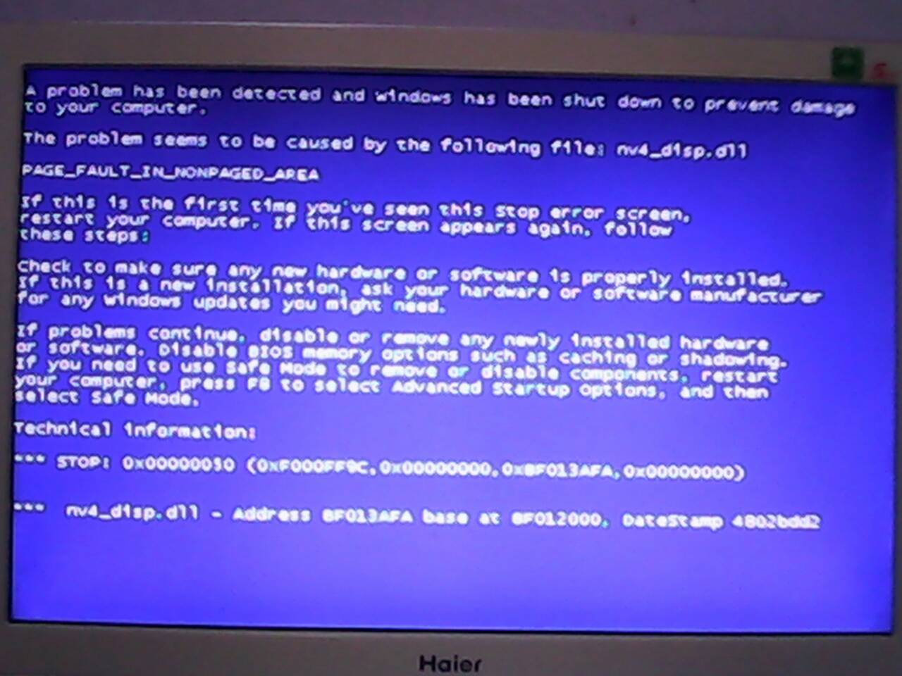 电脑自己重装系统后开不开机了卡在主板界面 什么都干不了