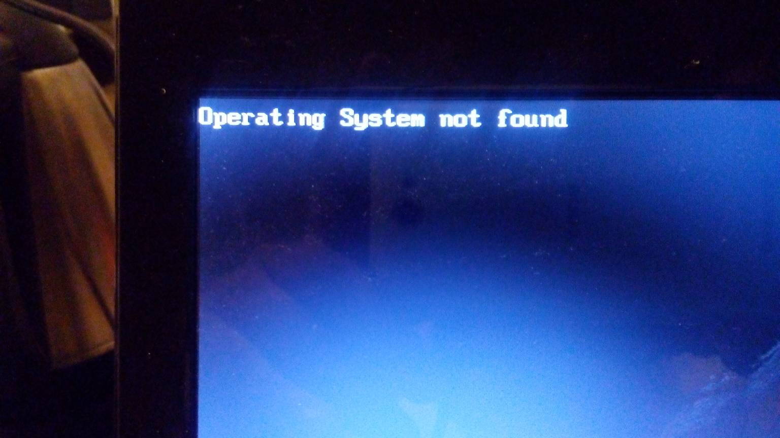 电脑无法开机，一直显示找不到硬盘，我什么都没动，为什么会这样？