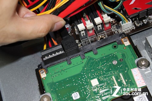 sata3.0的硬盤可以裝在2.0的主板上嗎