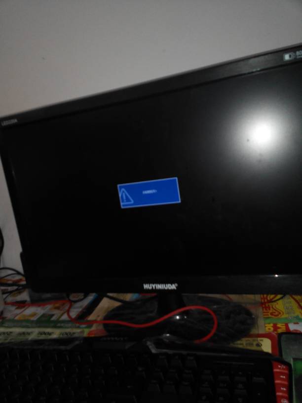 電腦主機連接電視屏打開之後為什麼黑屏還顯示無信號？