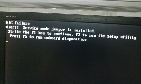 為什麼我的xp係統電腦一按主機鍵後一直黑屏，過了很久還是這樣，為什麼呀，求大神給個方法謝謝