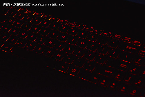玩家国度S5VT6700怎么开键盘背光灯