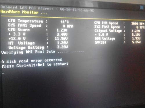 win7重装系统突然关机出现Hardware Monitor。