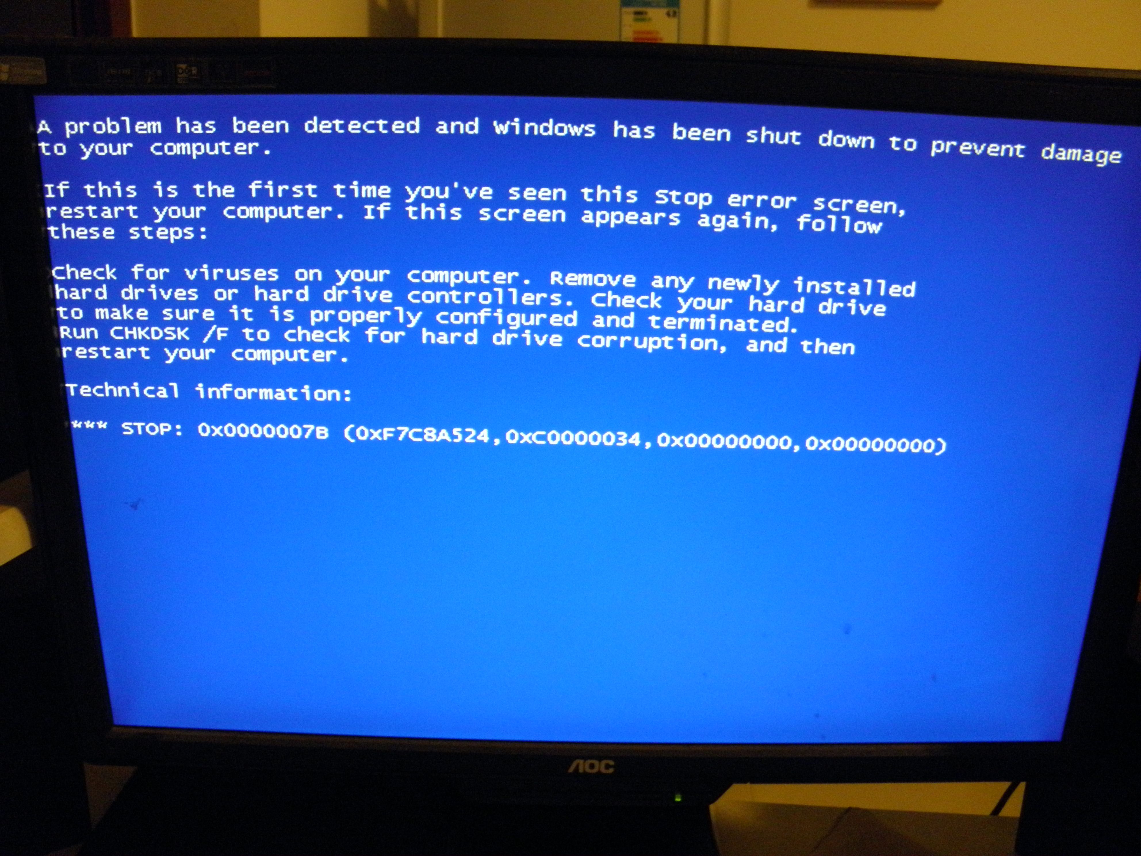 电脑蓝屏无法启动，请教这是什么问题？