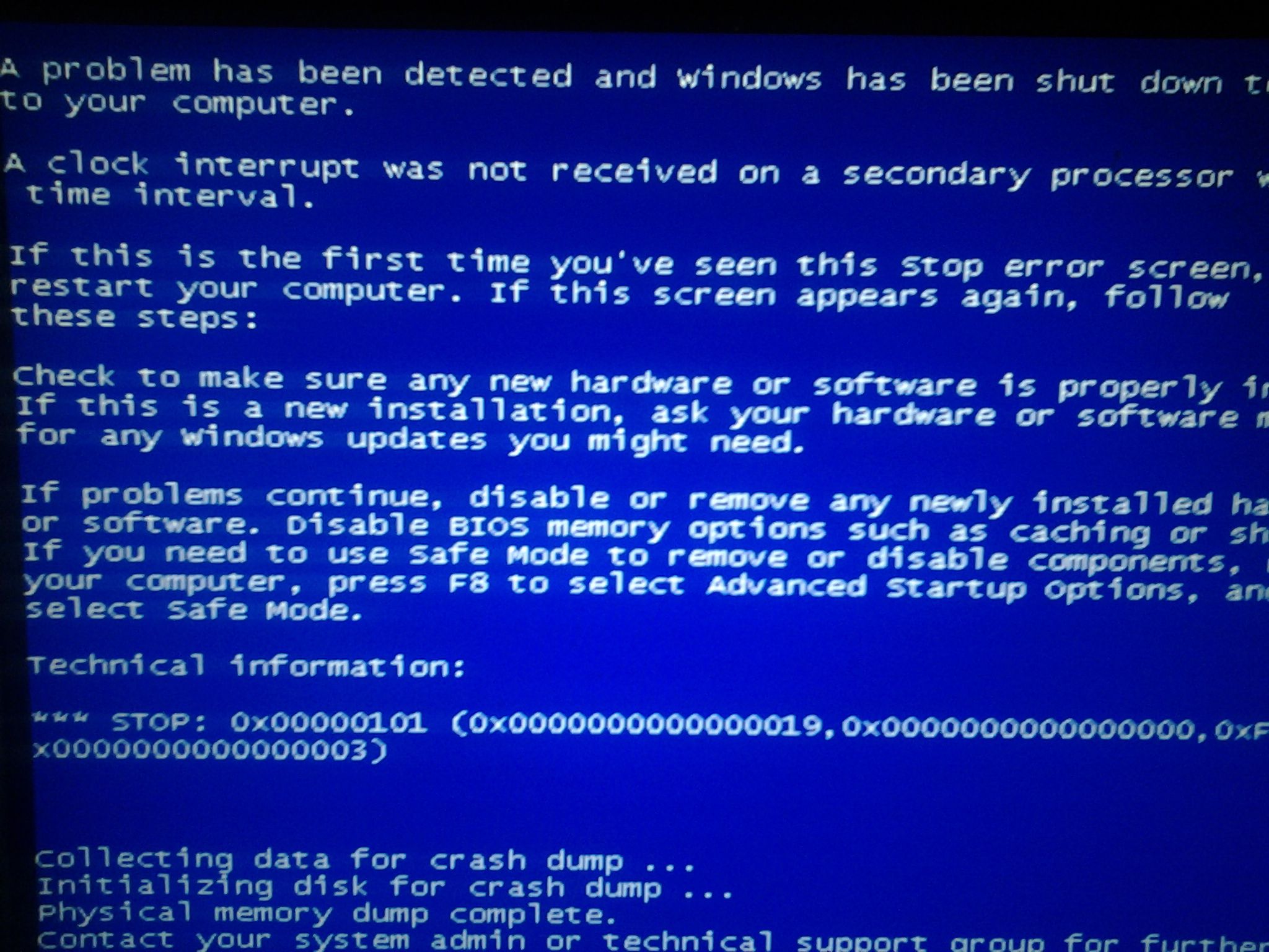 电脑刚换了cpu和主板，一开机老是蓝屏，到底什么情况，求解决。