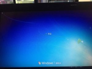 Win7系统启动卡机、总是在这个页面卡机、安全模式可以进入(图1)