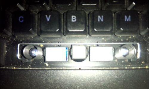 我键盘空格键不会装弹簧不知道安到哪儿，还有就算是安上了只能按中间才能用，求图解谢(2)