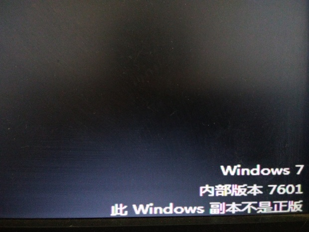 电脑安装了win7开机过后就黑屏，只剩一个鼠标。(图1)