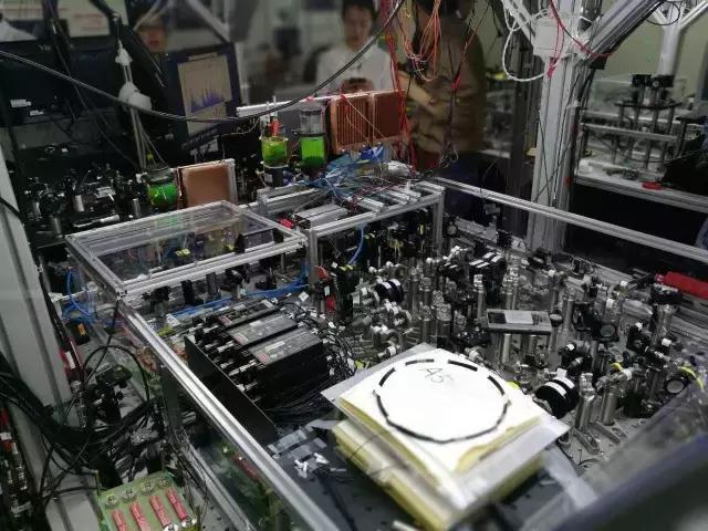 我國首台量子計算機目前的運算速度處於什麼級別？(4)