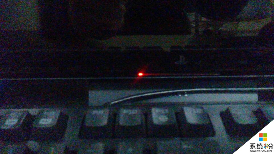 电脑开机显示器显示无信号右下角红灯一闪一闪键盘的指示灯也亮鼠标也亮还能听到进入系统的音乐(图1)