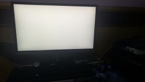 各位麻烦帮我下今天新买的电脑，主机一切正常但是显示器一直是这个样子，不知道怎么办(图1)