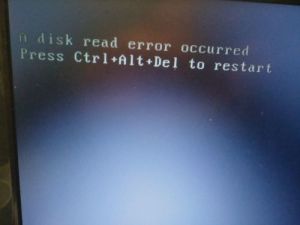 重装了一个win7，再开机就显示磁盘读取错误，怎么办啊(图1)