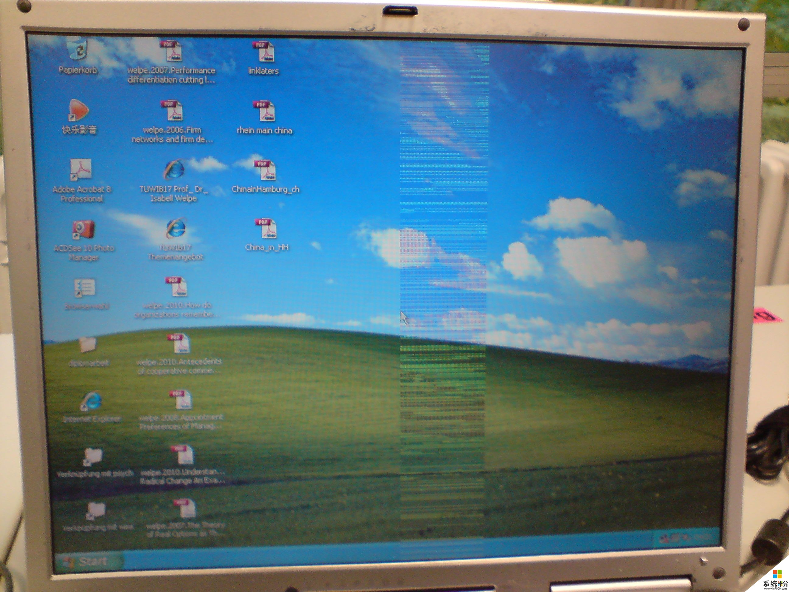 笔记本电脑的屏幕有点闪屏有时还是蓝色的，是不是显示器坏了吗(图1)