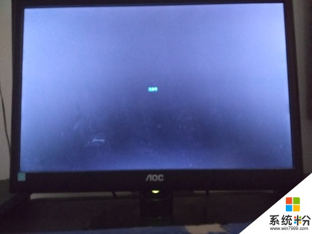 电脑重启后显示无信号后黑屏。(图1)