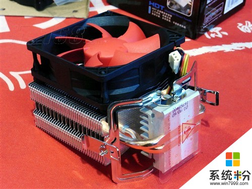 散热 Intel 盒装CPU 自带和 超频三Q120哪个好(图1)