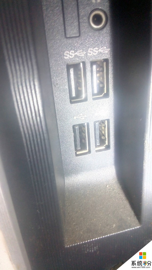 我这四个USB接口，联想电脑，按图示，上面两个是USB3，下面两个是USB2.但我测试，没区别。(图1)