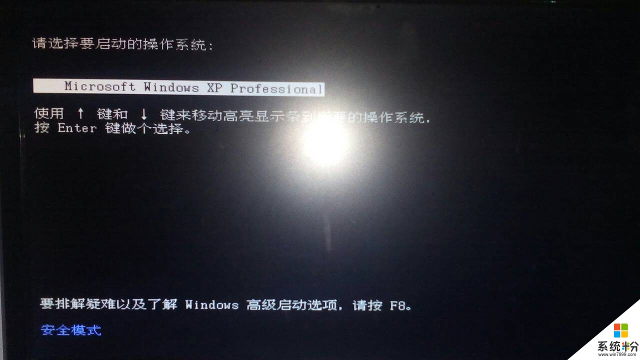请教：HP台式电脑开机后无法进入桌面，最后显示黑屏，有光标。安全网络模式进入正常。请大侠指教。(图1)