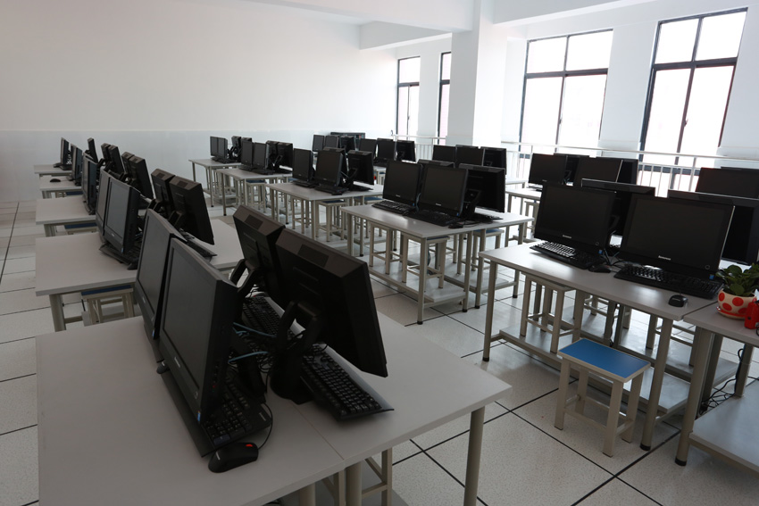 电脑室的卫生是谁打扫的_其他问答_系统粉