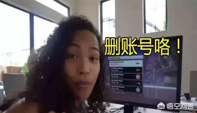 女友刪除男子遊戲賬號，男子怒砸電腦後跪地痛哭不起，網友稱太過於矯情，你覺得呢？(12)