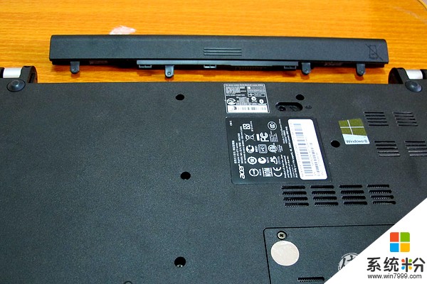 宏碁E5_551（Z5WAK）加装固态硬盘的接口是什么类型？可以不拆除原来的机械硬盘实现双系统吗(图1)