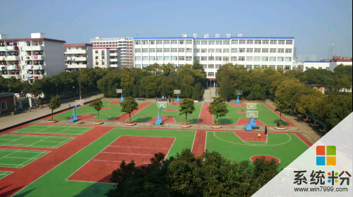 江西新华电脑学院有几个篮球场？？打球的人多不多？？？(图1)