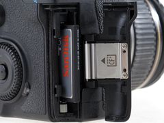 以前的相机拍拍内存就满了，佳能EOS R5的存储能力怎么样？(图1)