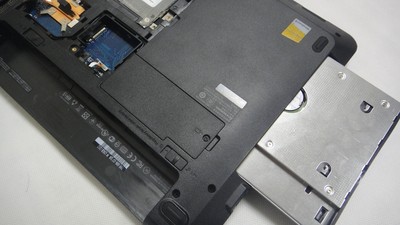 联想一体电脑机械硬盘装在机内还是外插的(图1)