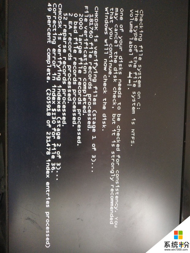 电脑开机显示黑屏上面一对英文，等了很久也没有反应，开机重启也一样(图1)