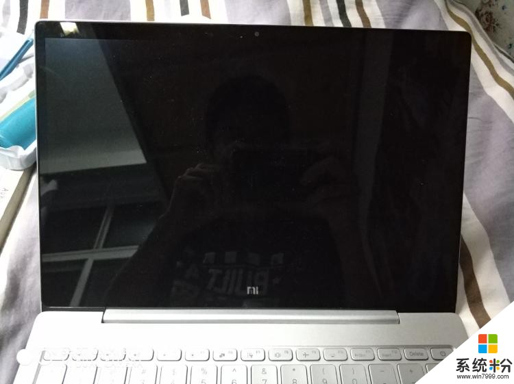 小米笔记本Air(12.5英寸)为什么开得了机但是屏幕是黑的？(图1)