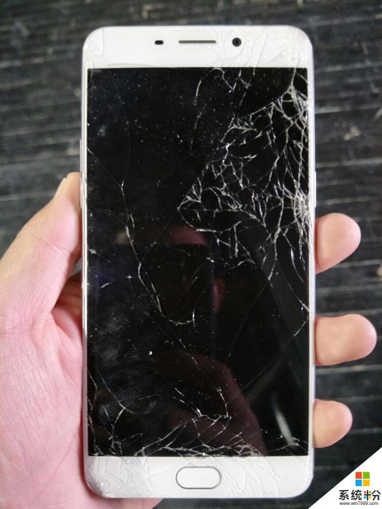 华为手机摔了一下然后黑屏了，屏幕没碎