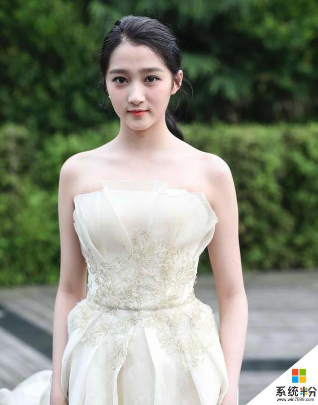 关之琳用的是OPPOA3手机，关晓彤、杨幂、迪丽热巴、Angelababy都用的是什么手机